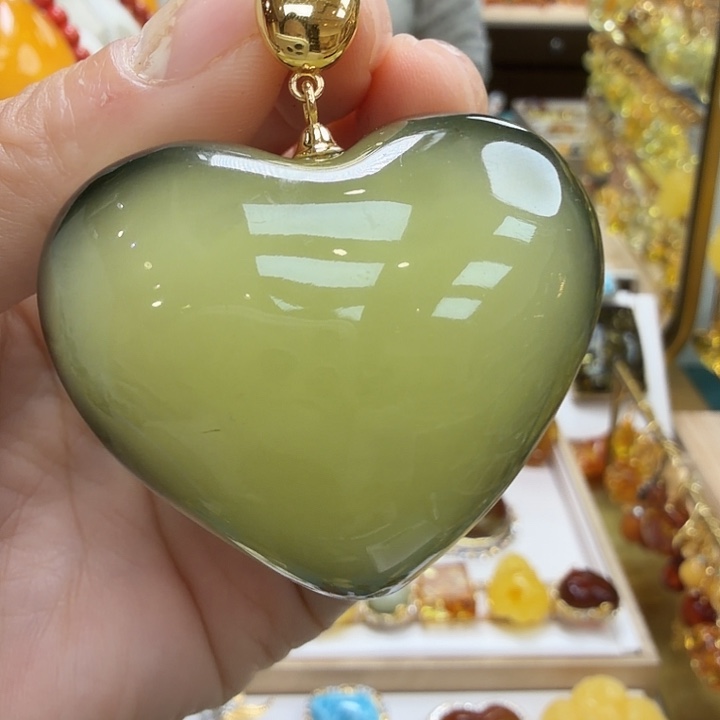 琥珀未镶嵌珠宝奇石