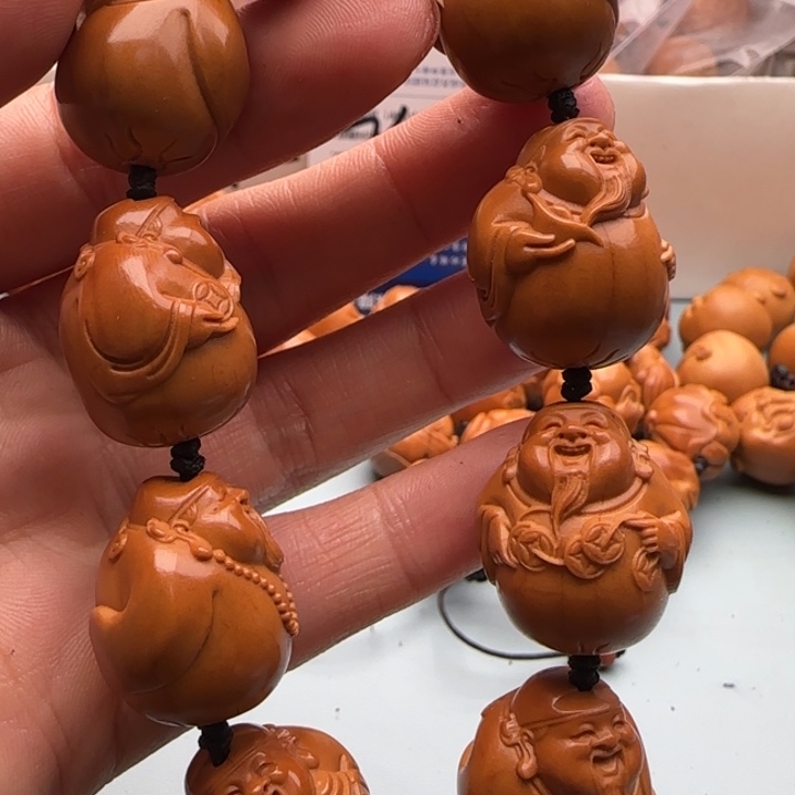 橄榄核手串雕刻工艺