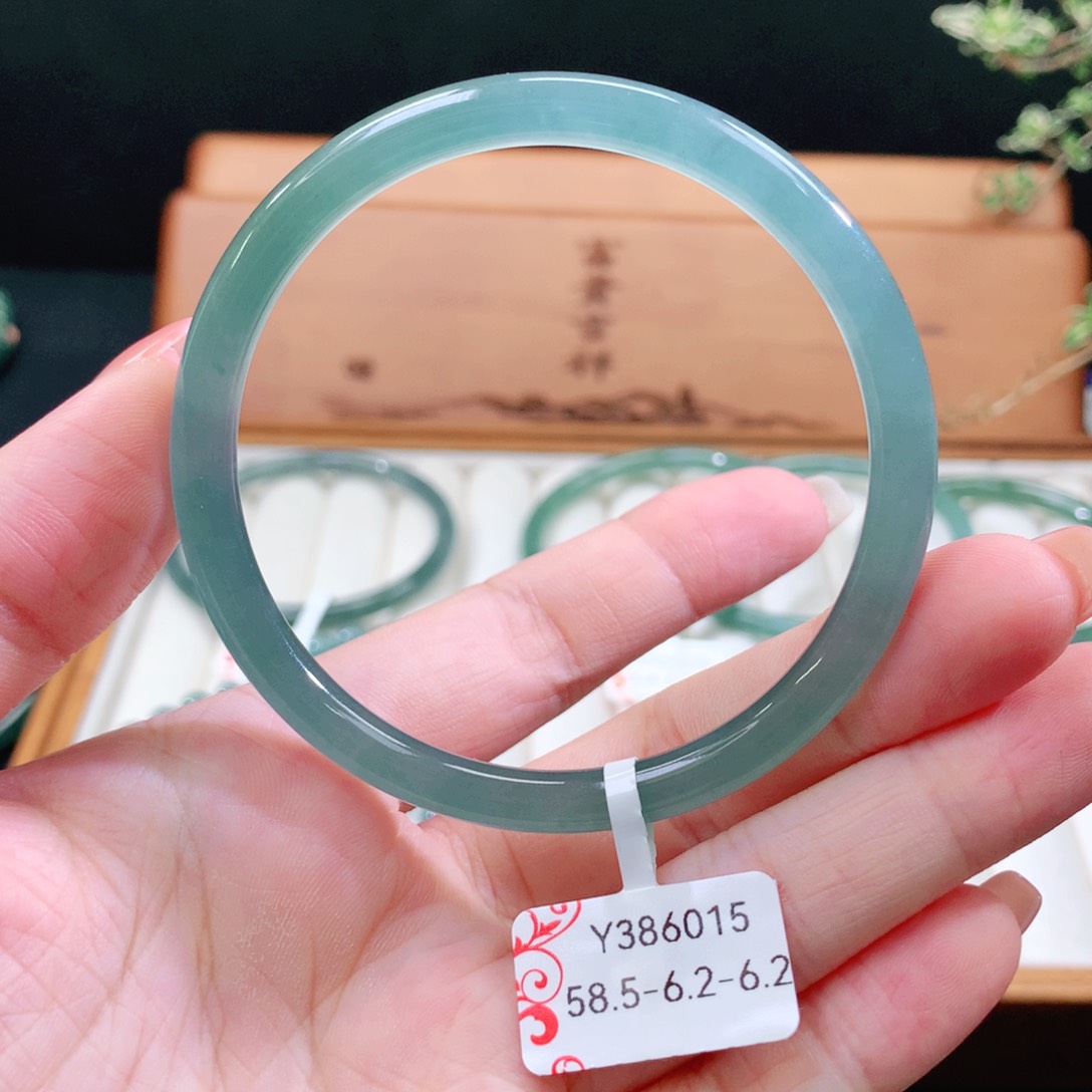 翡翠未镶嵌手镯天然