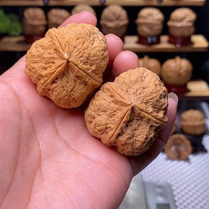 文玩核桃吊坠石玉三棱39