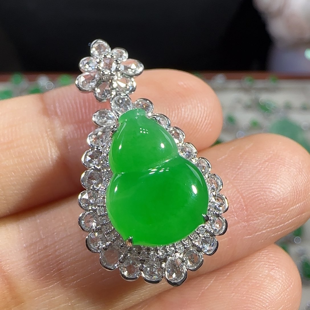 翡翠吊坠(不含链)18K金镶嵌