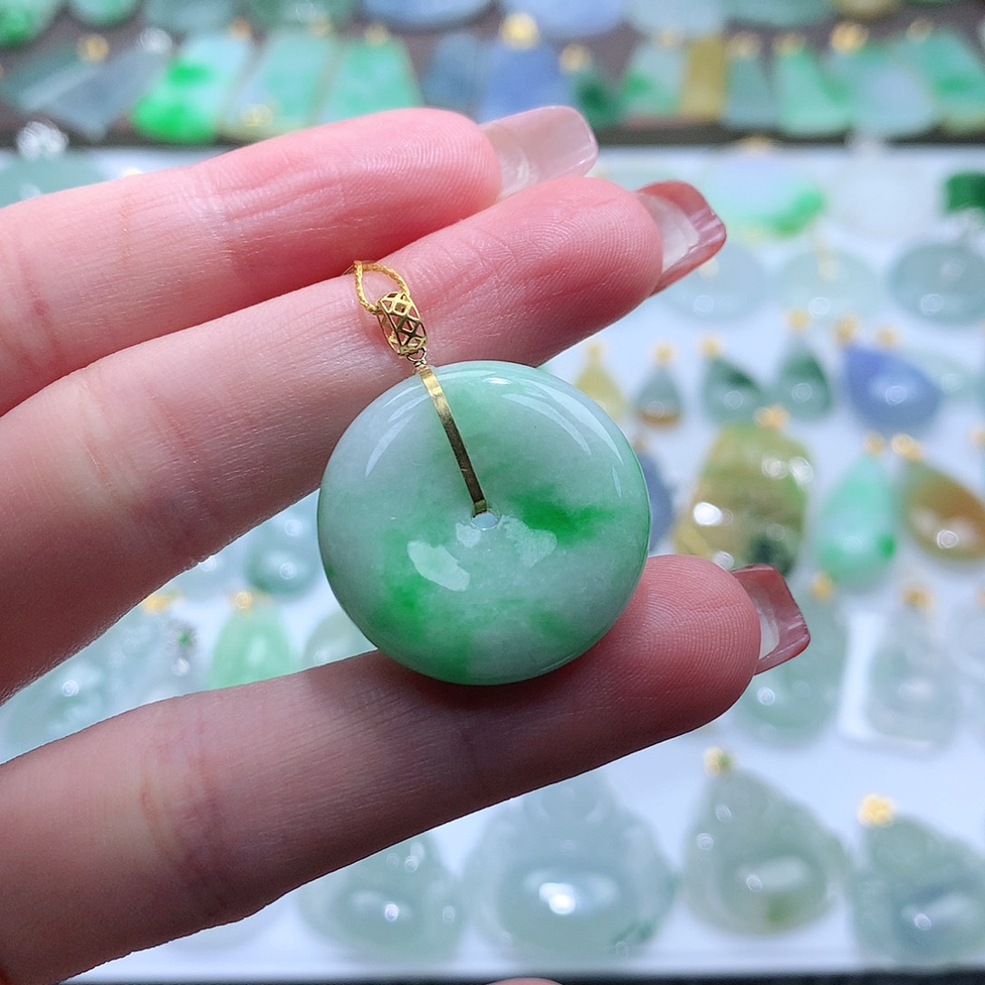 翡翠颈饰未镶嵌翡翠