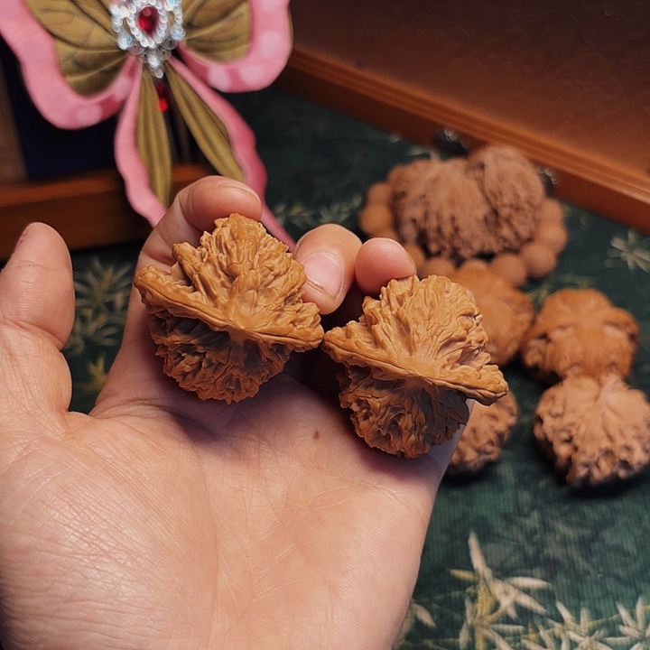 文玩核桃吊坠霞云岭