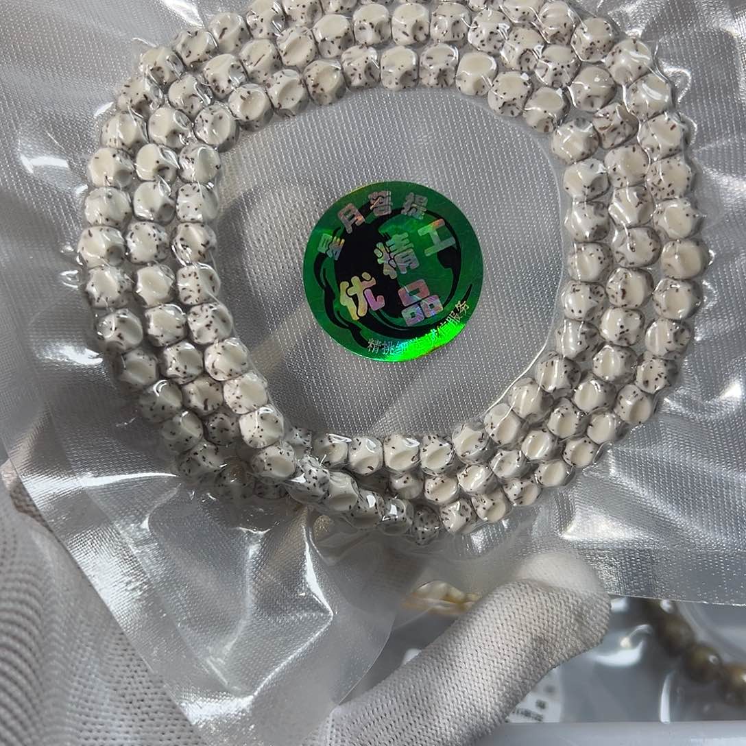 柒***慕星月菩提吊坠8左右脱脂有连星不足尺，809