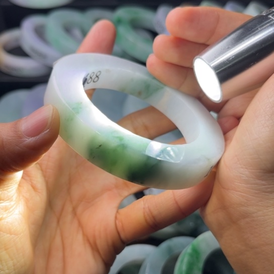 定制翡翠未镶嵌翡翠手镯