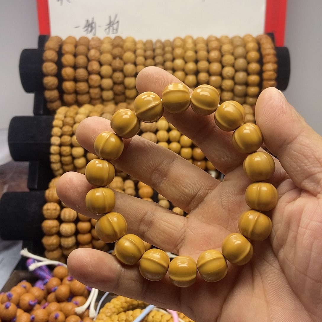 大***鹅猴头核桃手串猴头手串，微微瑕鲨鱼背