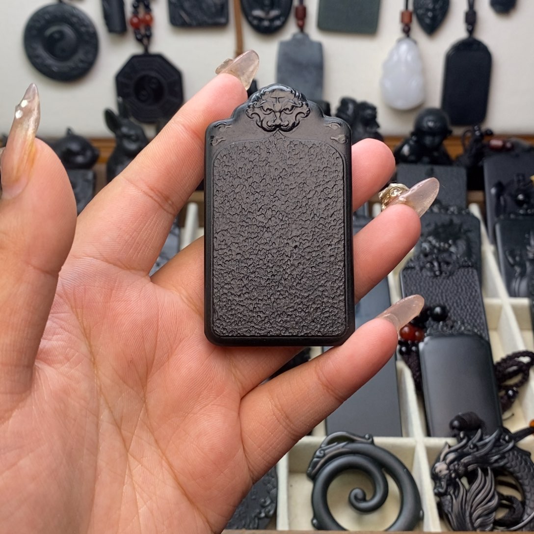 森***息和田玉未镶嵌颈饰