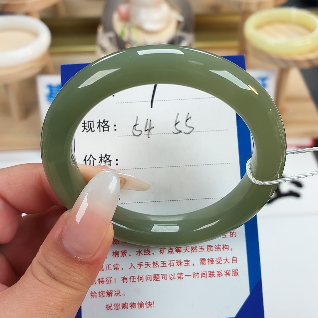 和田玉未镶嵌手镯