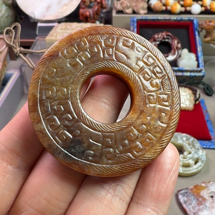 定***君和田玉（糖玉）未镶嵌颈饰