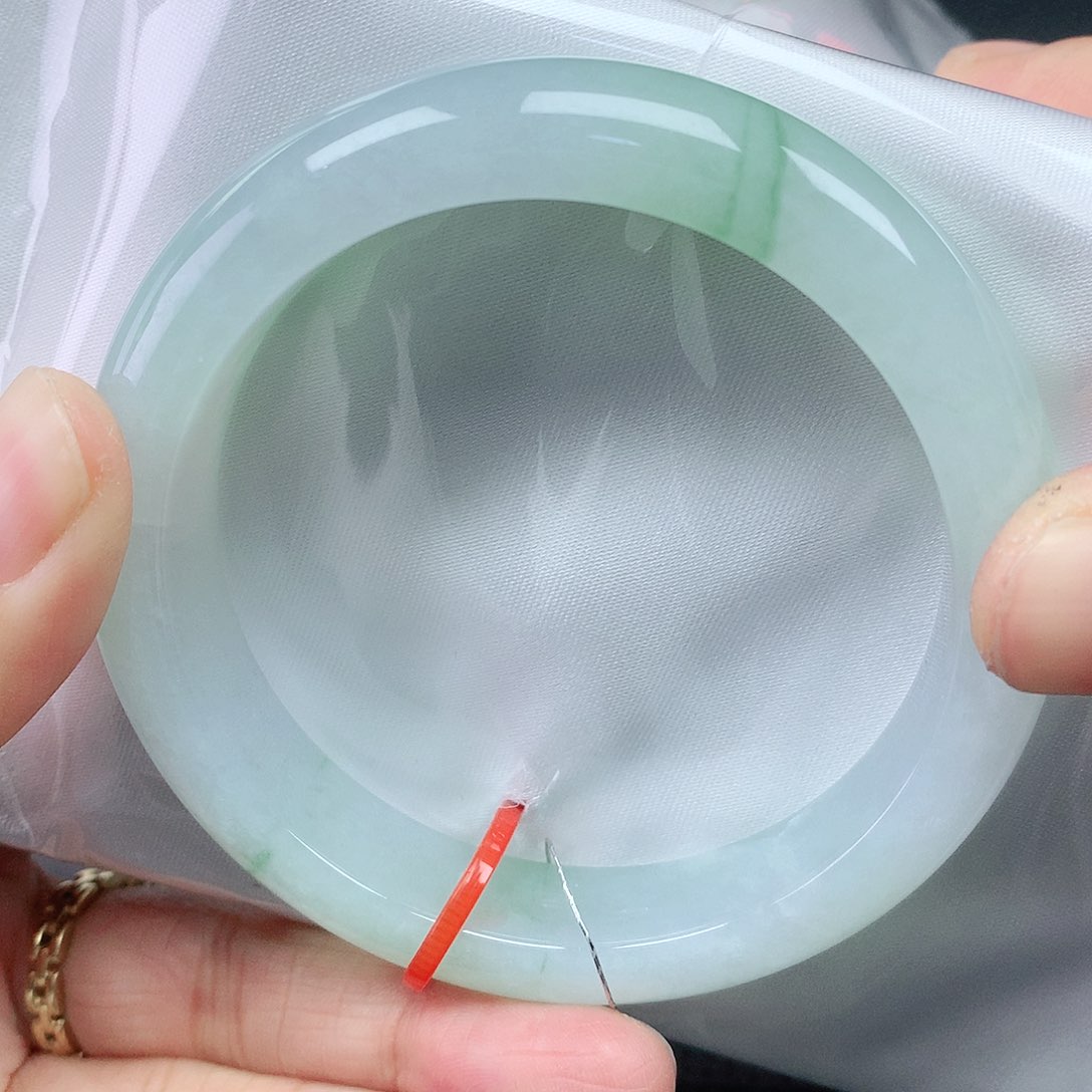 翡翠手镯未镶嵌55圈