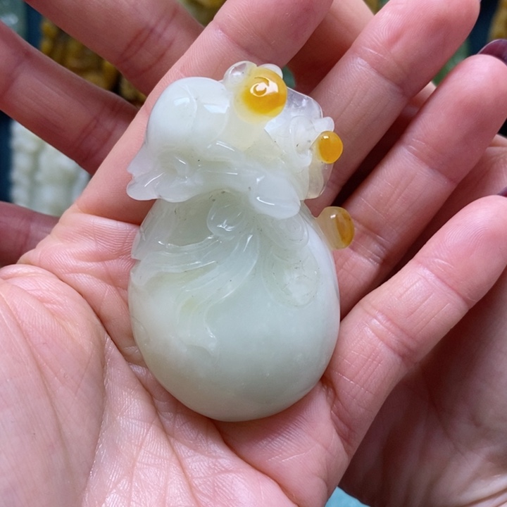 蛇纹石玉挂件未镶嵌