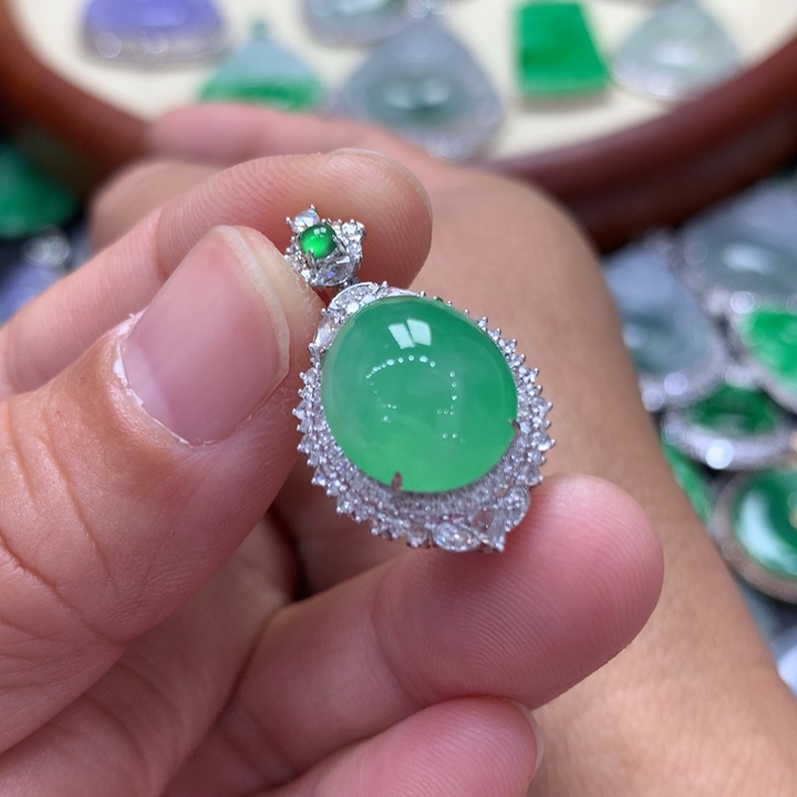 翡翠吊坠(不含链)18K金镶嵌