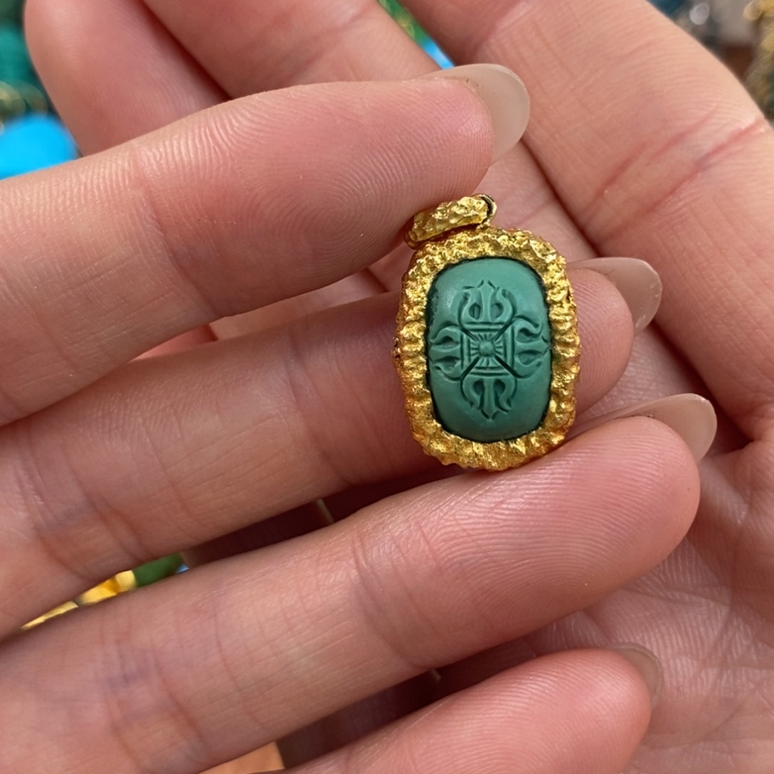 绿松石未镶嵌。降魔杵