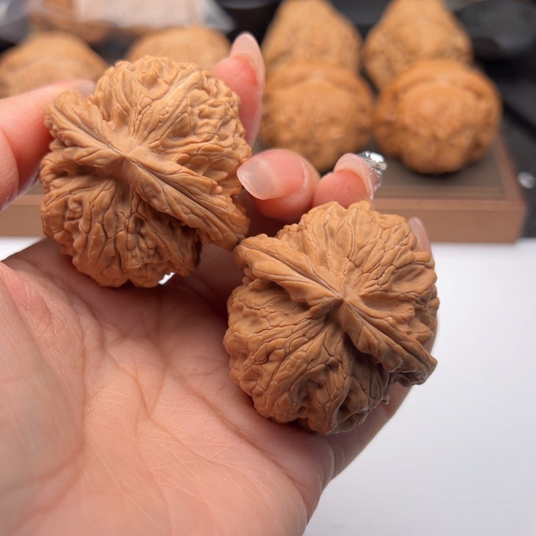 文玩核桃把件红锦鲤46