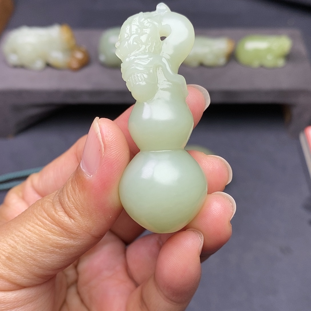 *****和田玉未镶嵌挂件