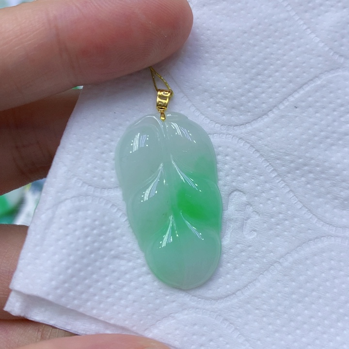 颈饰18K金镶嵌翡翠