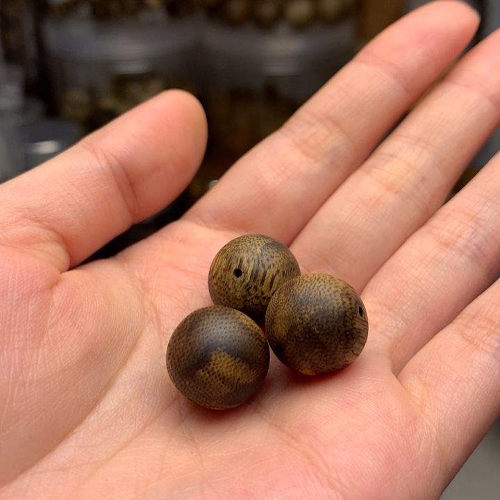 @***℃沉香沉香碎屑沉香奇楠单珠卡14保2.8克3颗