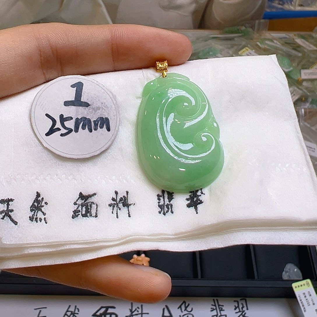 翡翠颈饰18K金镶嵌翡翠