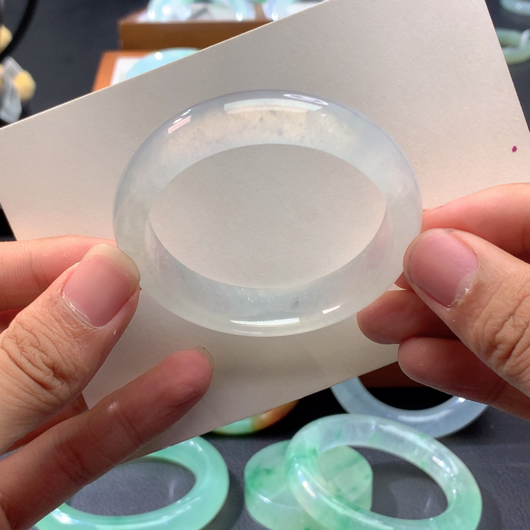 翡翠未镶嵌手镯正圈