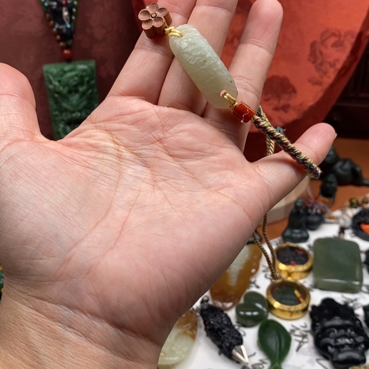 和田玉未镶嵌颈饰