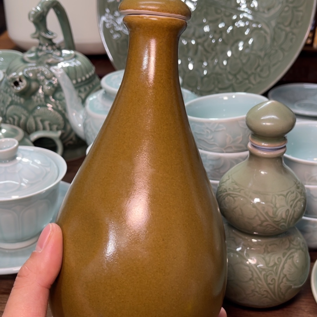 微瑕茶叶末大瓶子