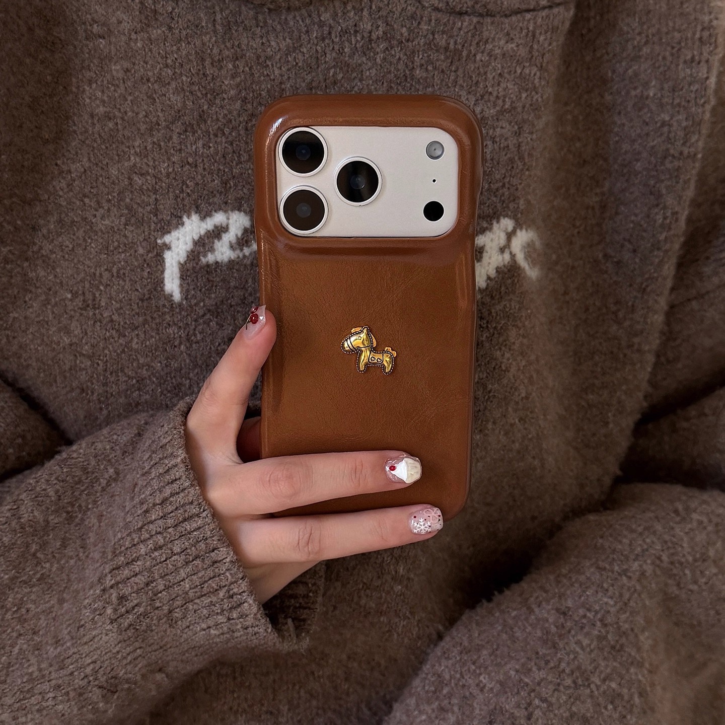 复古金棕立体小马适用iphone17promax苹果16pro手机壳15半包14硬