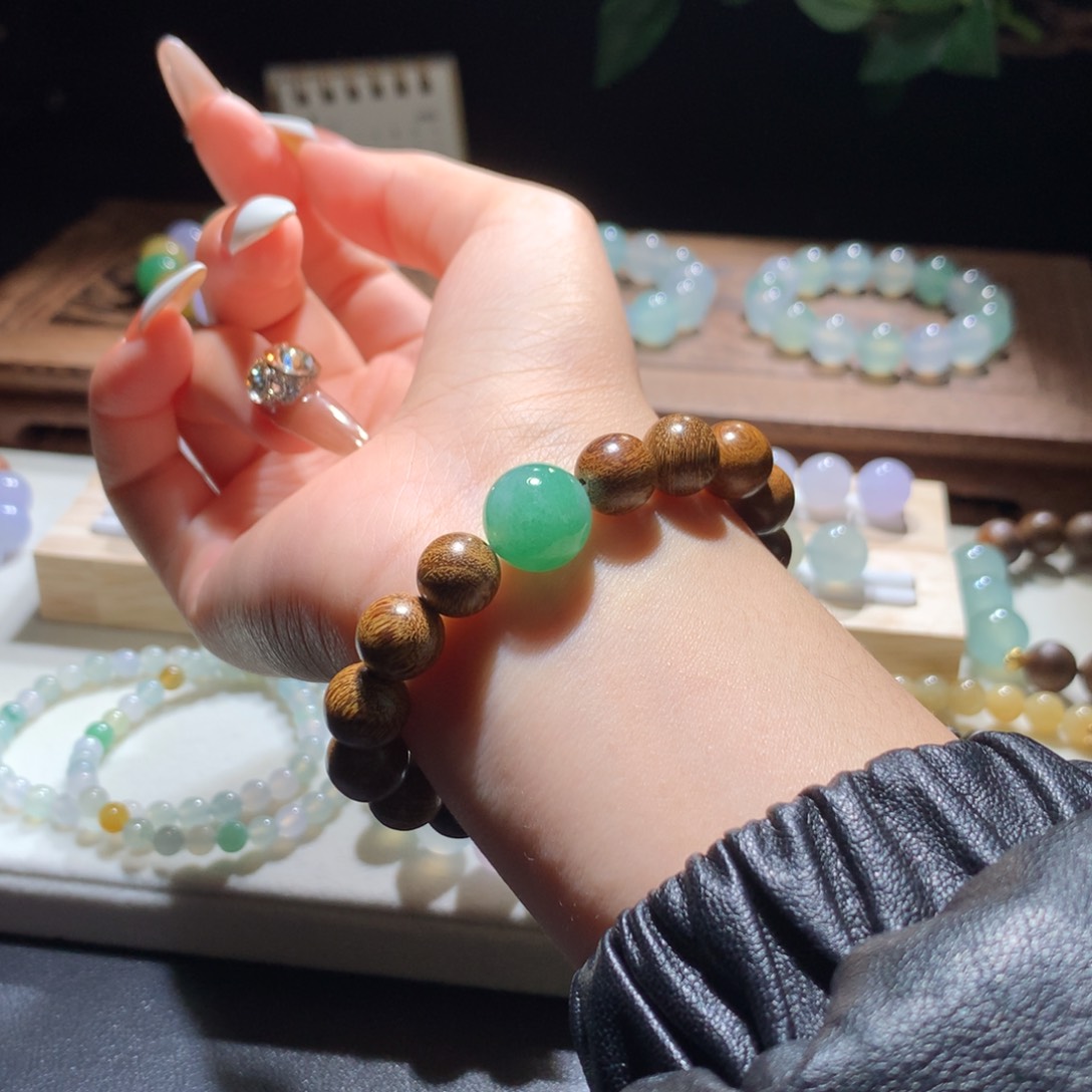 翡翠手串未镶嵌绿珠13m m