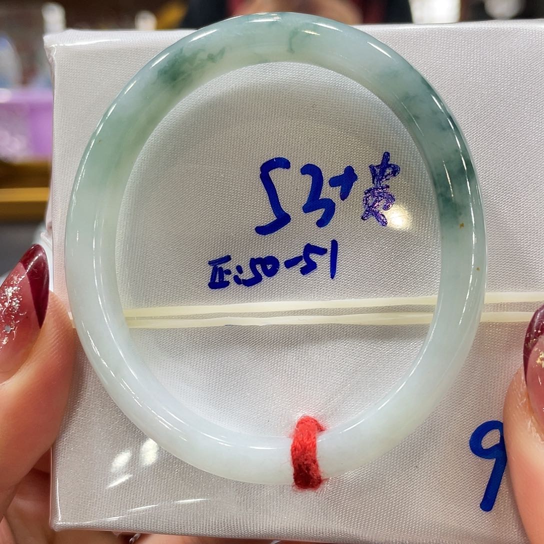 翡翠手镯未镶嵌翡翠手镯