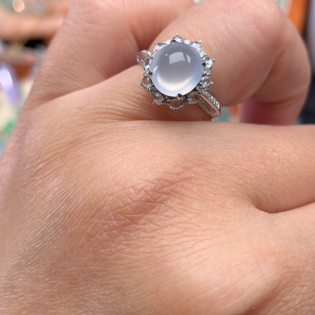 18K金镶嵌戒指翡翠蛋面戒指