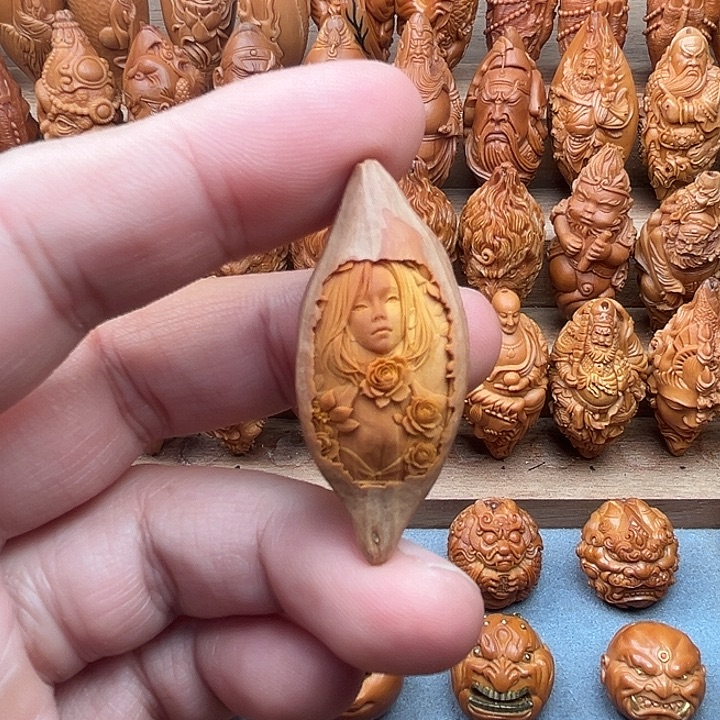 橄榄核吊坠19美女