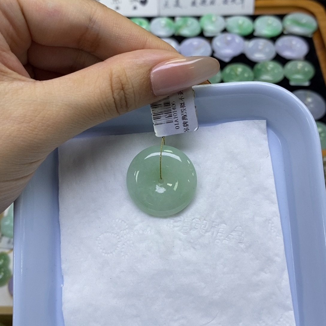 颈饰未镶嵌翡翠平安扣