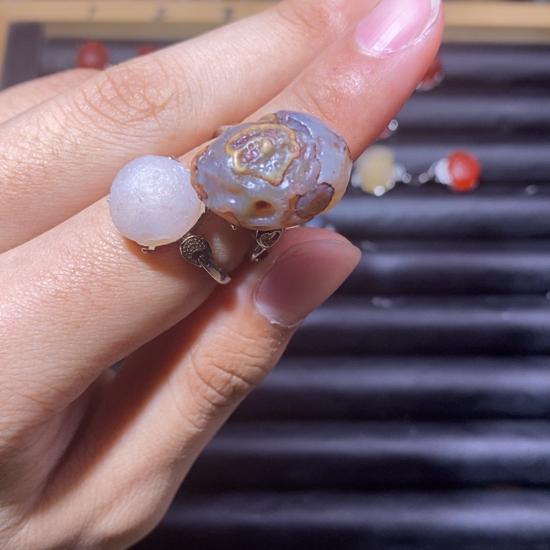 莞***笑玛瑙/玉髓合金戒指