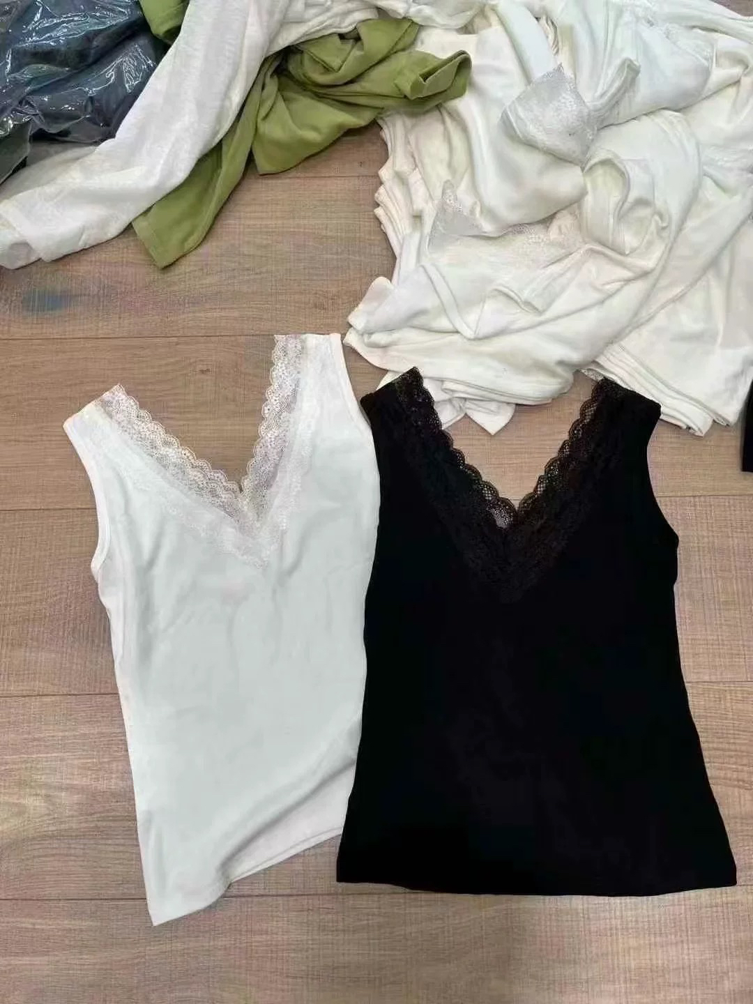 2025拼接蕾丝花边修身V领背心