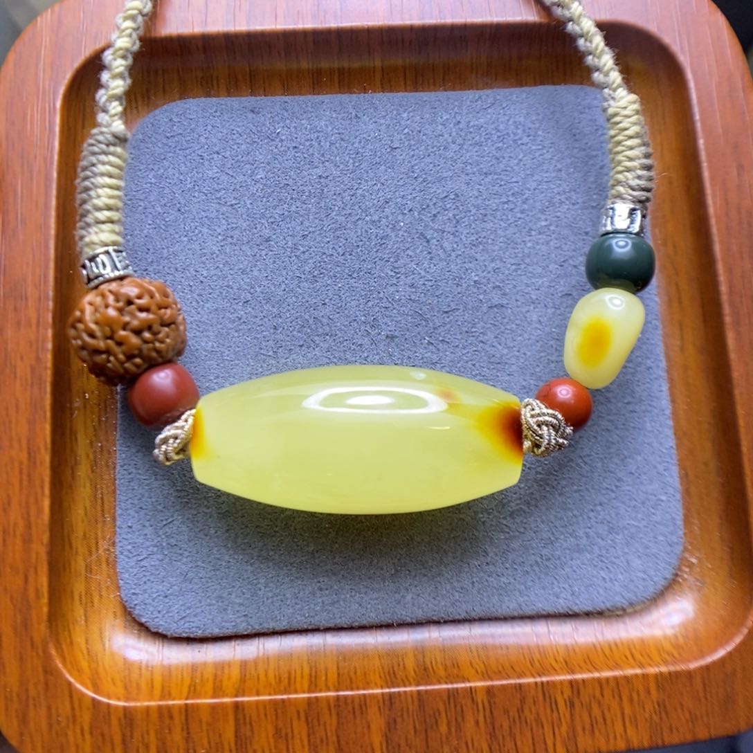 蜜蜡颈饰未镶嵌郎