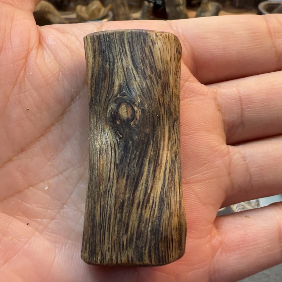 沉香木吊坠林*容棋楠白棋吊坠6.4克