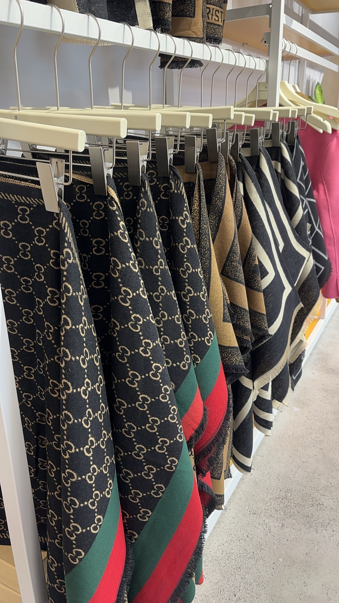 2025秋冬新款羊毛围巾高档加厚披肩送长辈E006D