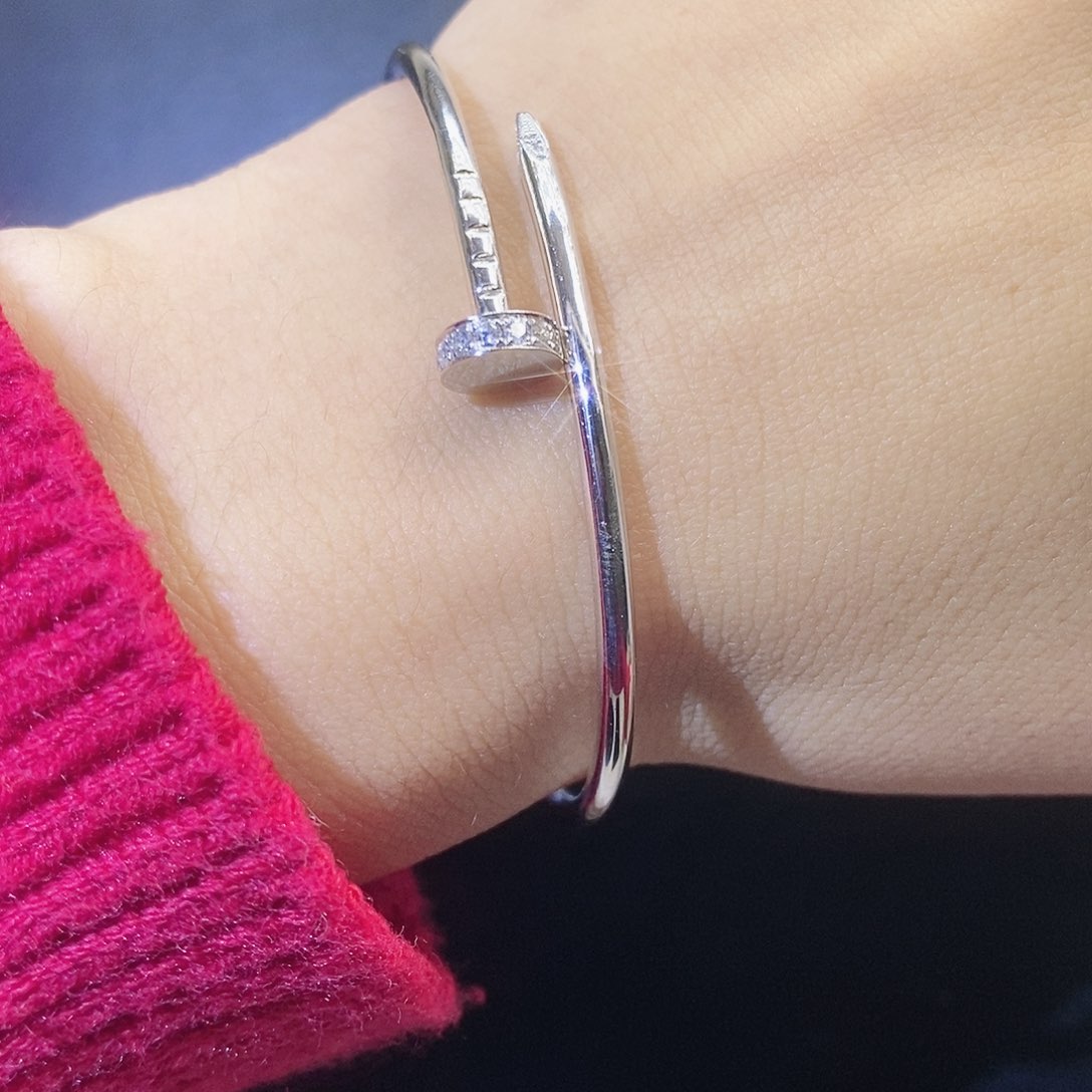 钻石手镯18K金镶嵌钉子手镯K白