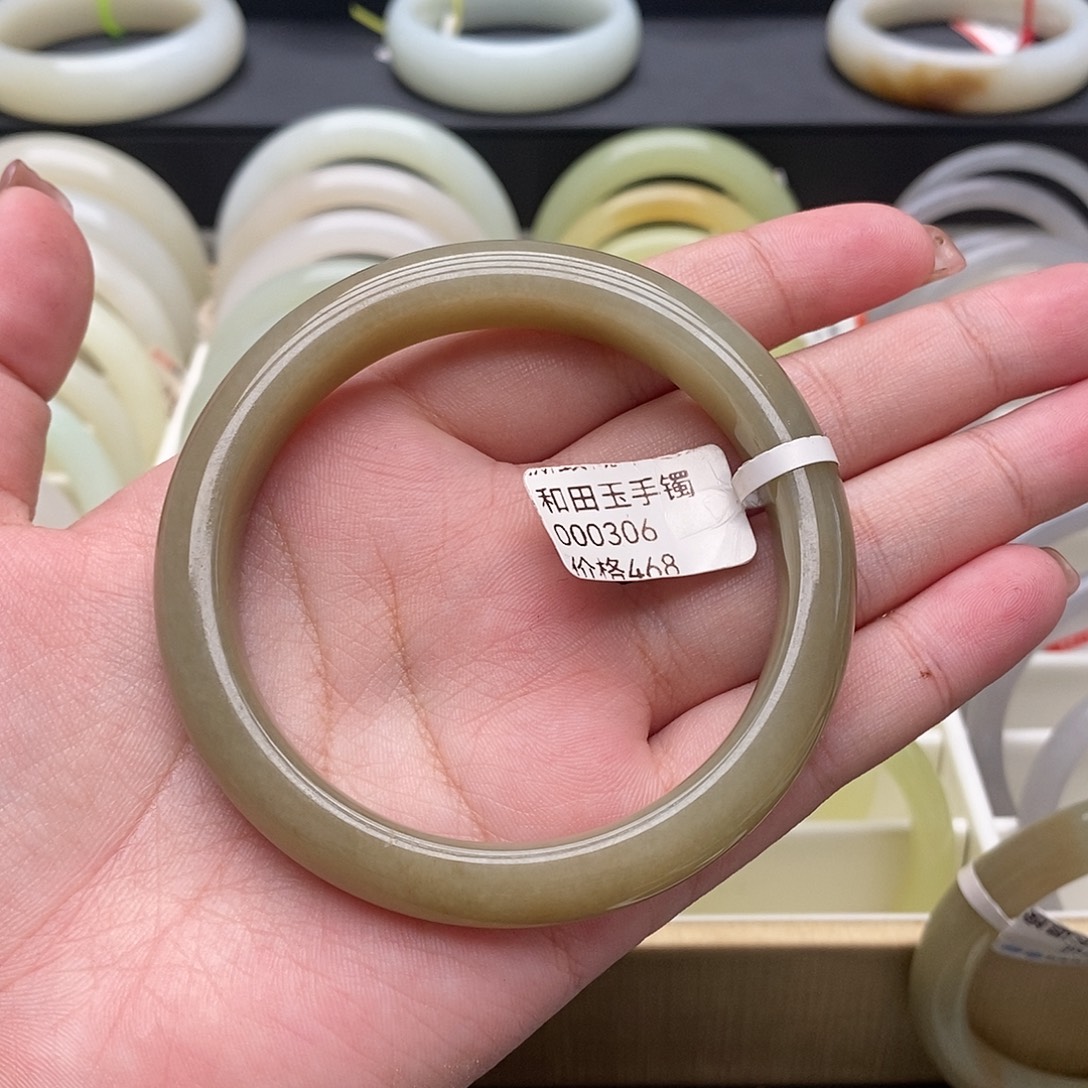 和田玉未镶嵌手镯59