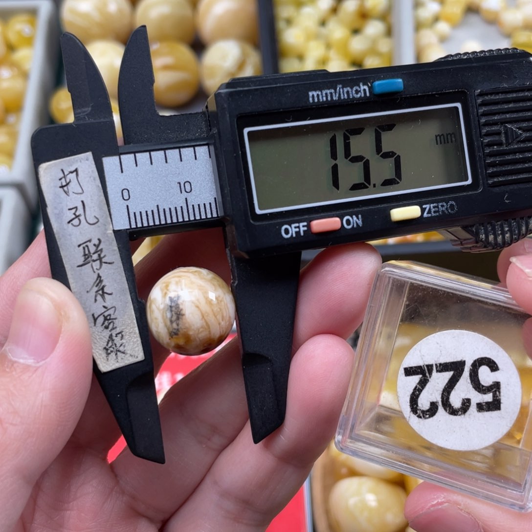 蜜蜡珠宝奇石未镶嵌