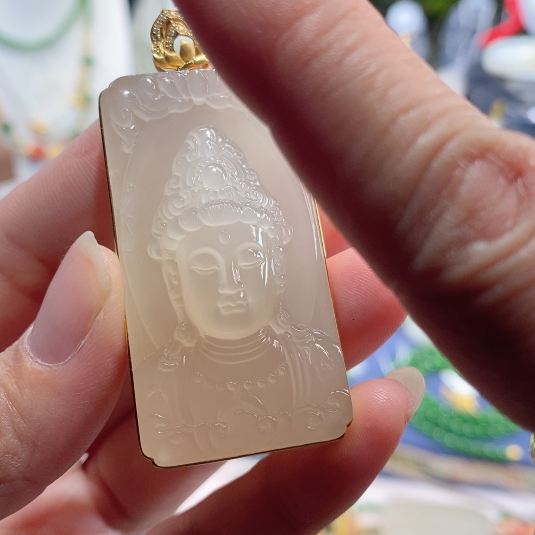 和田玉18K金镶嵌颈饰