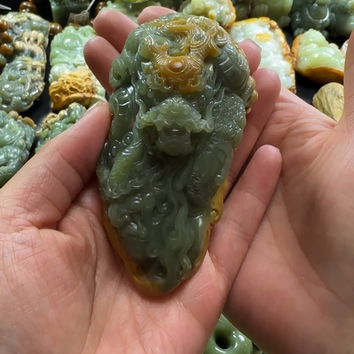 和田玉未镶嵌把件