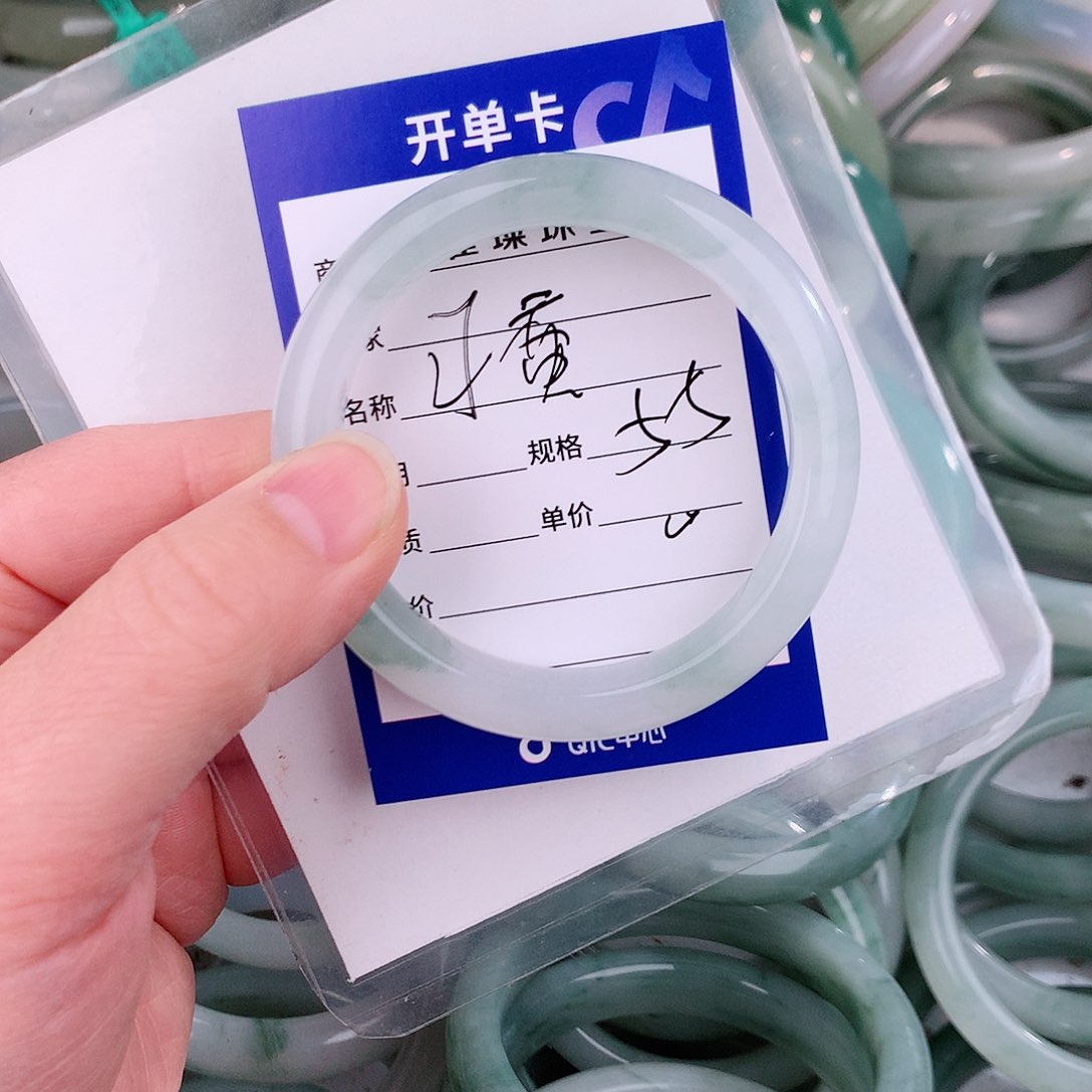 未镶嵌手镯石英质玉（金丝玉）刁**儿