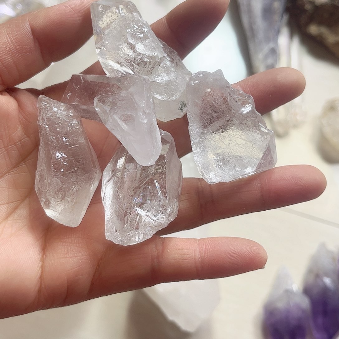 水晶天然水晶原石未镶嵌和**尘