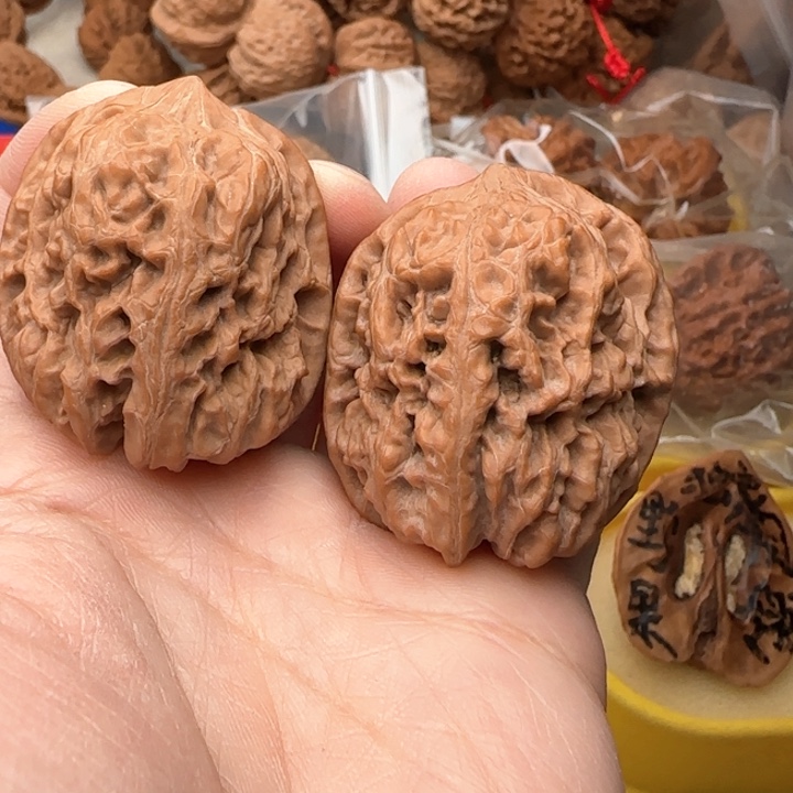 文玩核桃吊坠余**?西北将军尖黄