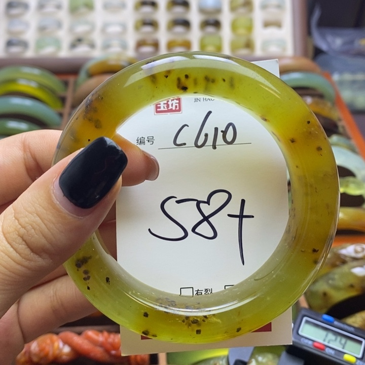 蛇纹石玉手镯未镶嵌