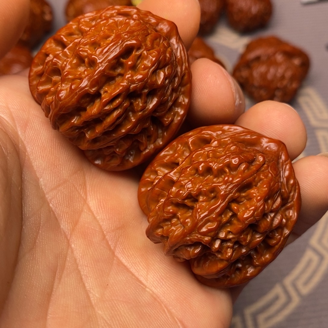 文玩核桃吊坠36霞云岭