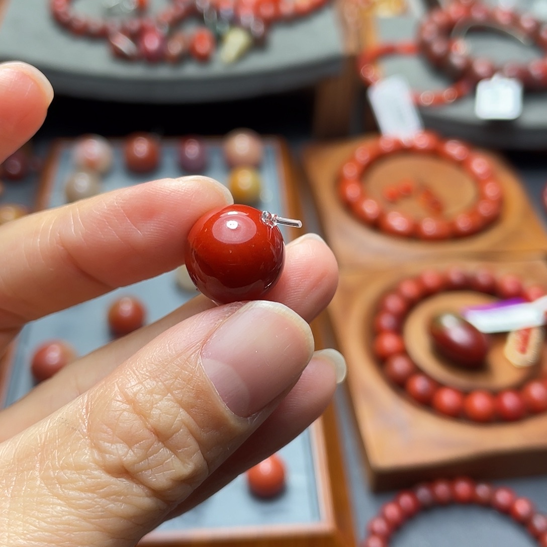 未镶嵌单珠13+多样性发1南红玛瑙