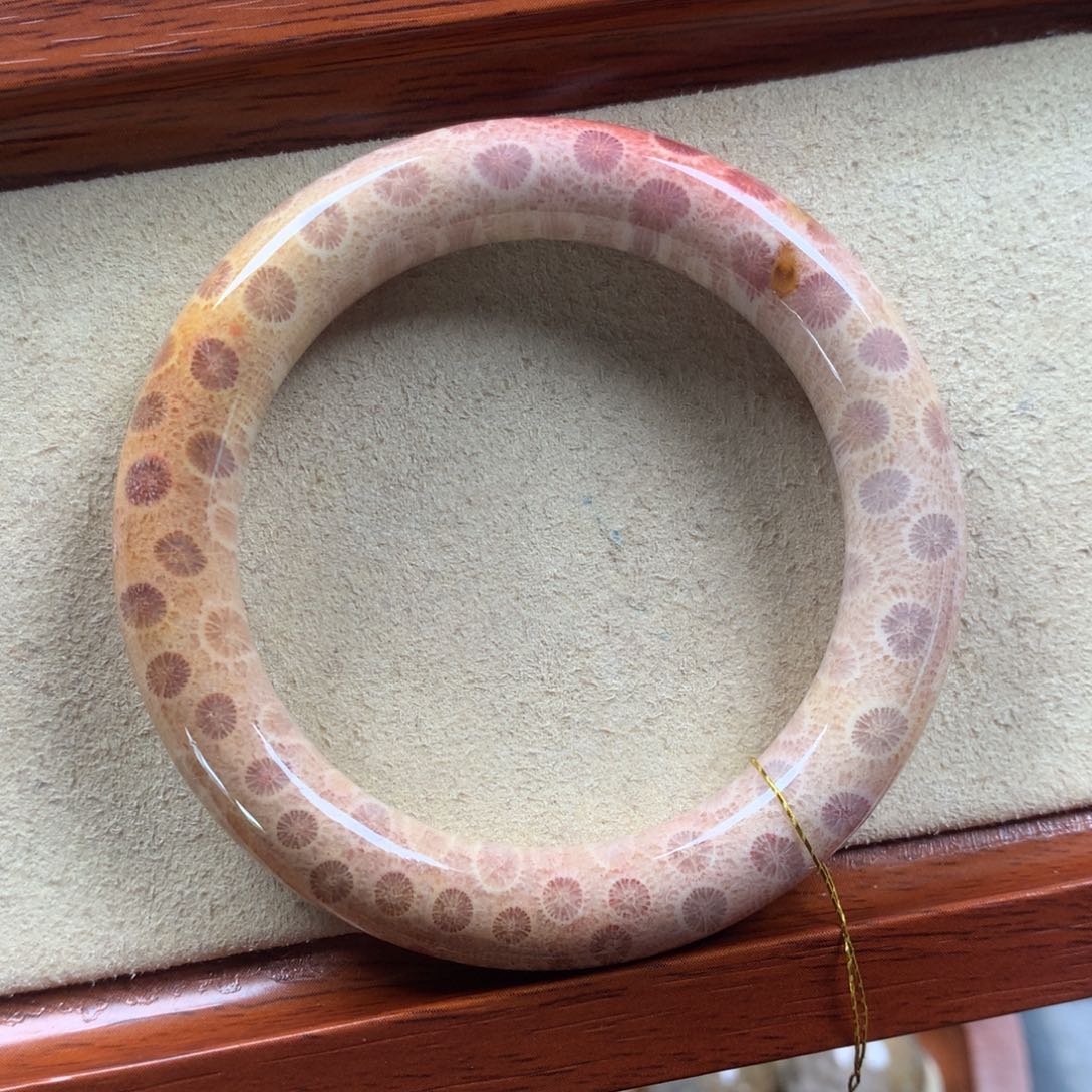 未镶嵌圆条草莓料53圈漏400/个。12硅化珊瑚（珊瑚玉）