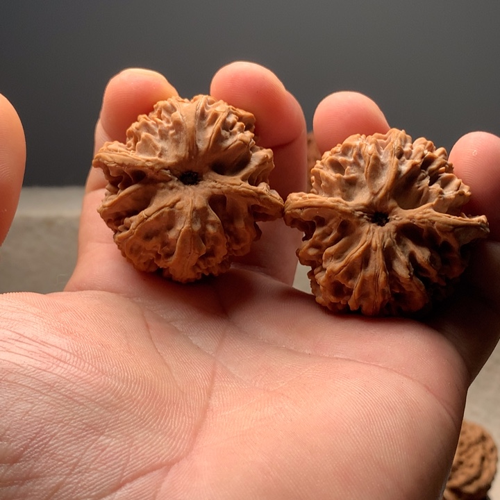 艾***O吊坠文玩核桃苹果园文玩核桃