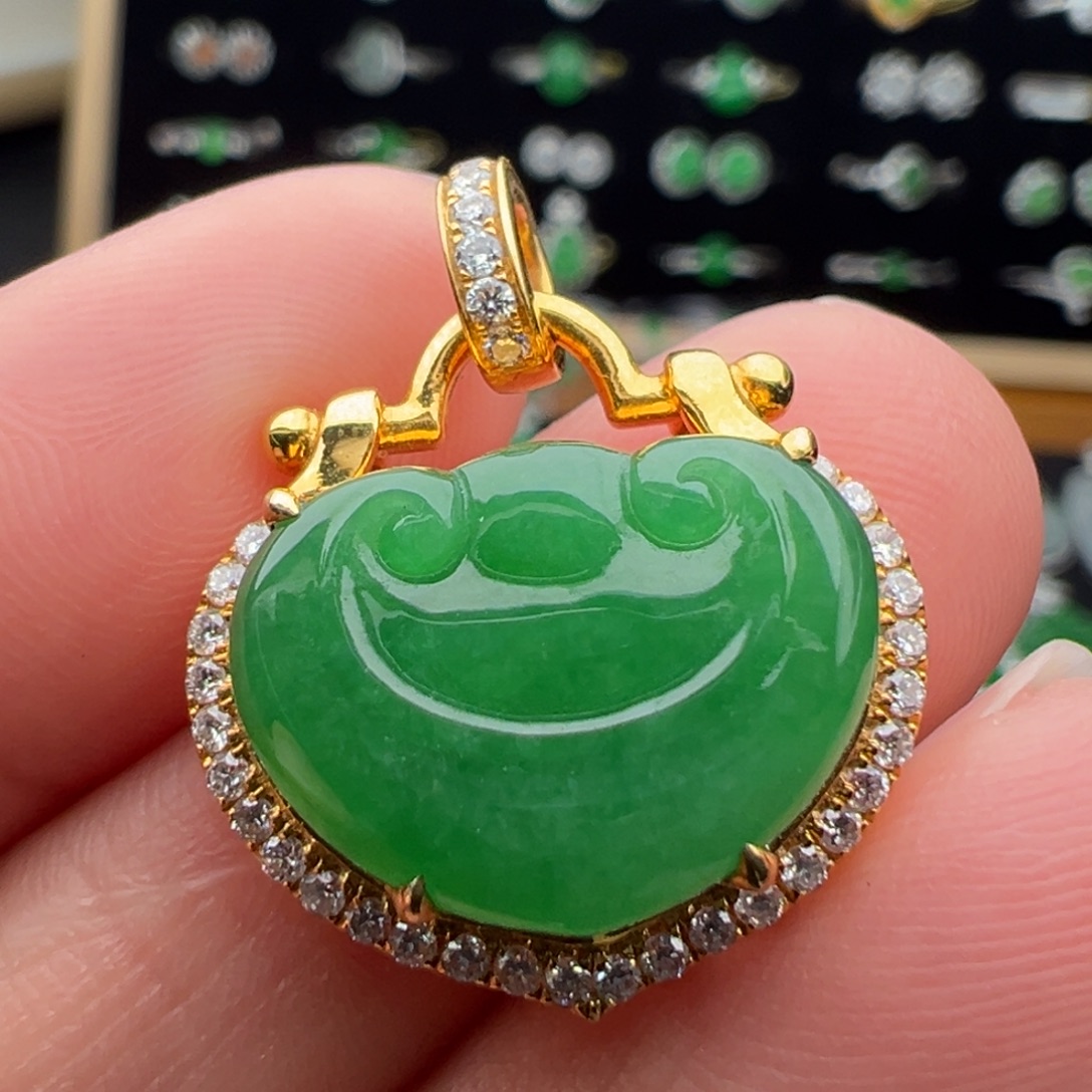 翡翠18K金镶嵌颈饰